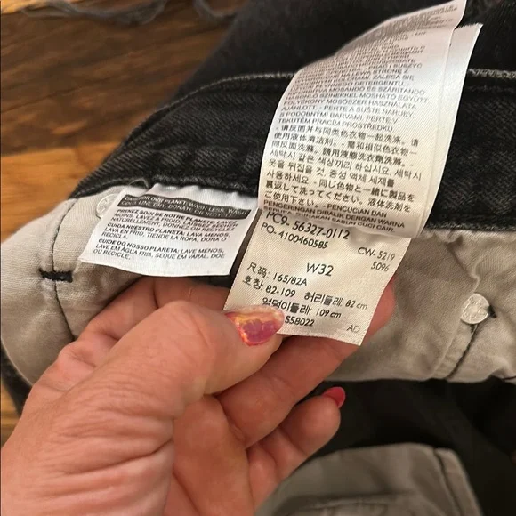 Levi's Black High-Waisted Jean Shorts with Distressed Hem - Picture 6 of 6